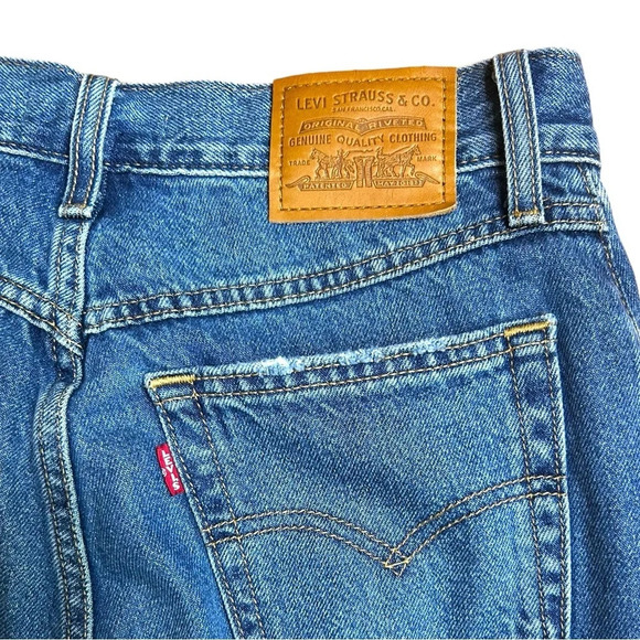 Levi’s Premium 80s Mom Jeans High Rise Tapered Distressed Size 26 x 30 Revolve - Picture 8 of 12